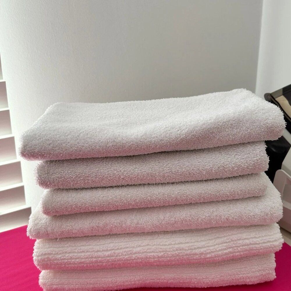 LOT of 6 White Bath Towels